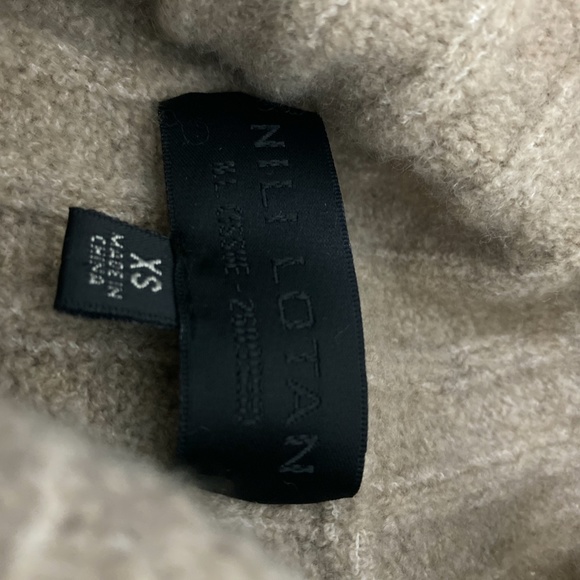 Nili Lotan Nasıra Ribbed Turtleneck Sweater - Picture 2 of 4